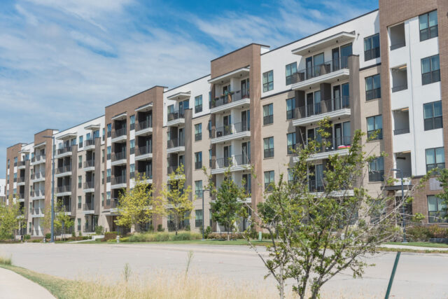 Chiusura balcone in condominio, non sempre sicurezza e decoro sono compromessi: un caso recente